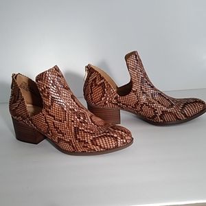 Snake Skin Booties size 6M Andrew Geller